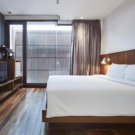 Wish Inn Silom - วิช อินน์ สีลม X Bangkok Exterior foto
